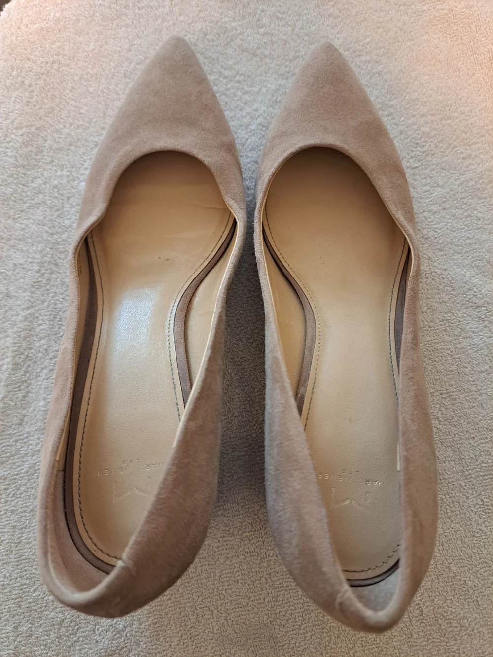 Marc Fisher LTD Mlyulunda Taupe Suede Block Heel Pumps Size 9